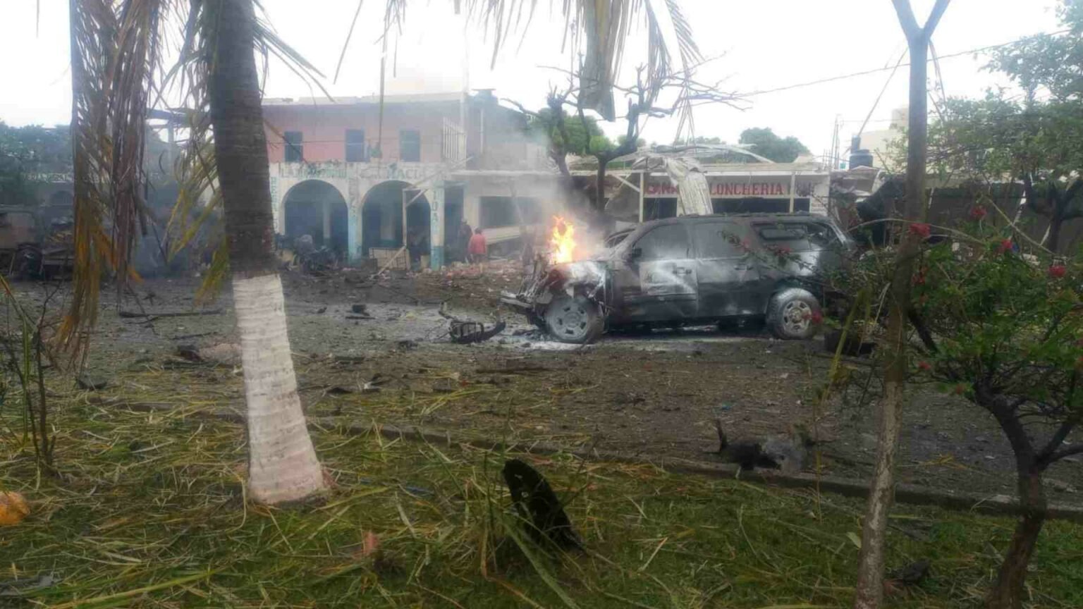 Explosión de auto bomba en Coahuayana en Michoacán deja dos muertos 