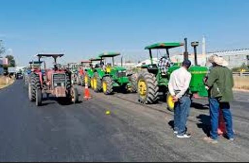 Campesinos y transportistas acusan incumplimiento de Segob; advierten bloqueos