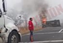 Camioneta se incendia en Jocotitlán tras volcarse en la Toluca-Atlacomulco