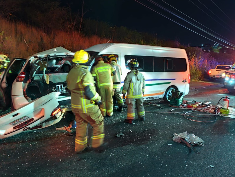 Fuerte carambola en Michoacán deja 2 muertos y 7 heridos