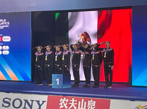 Equipo mexicano de nado sincronizado gana oro en Primera Copa del Mundo de Natación Artística