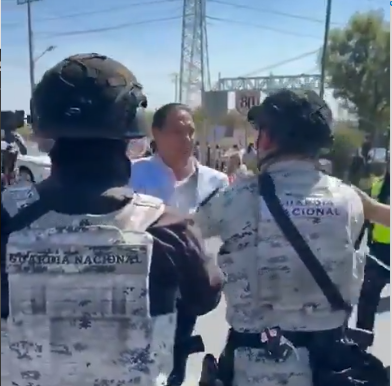 Exhiben a regidor de Atizapán de Zaragoza se enfrentándose a manifestantes de feminicidio 
