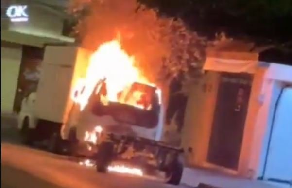 Persisten bloqueos e incendios tras muerte de “El Mencho” en Jalisco