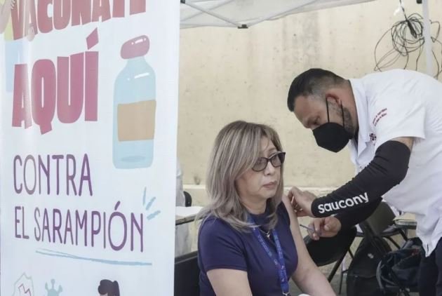 Jornada de vacunación contra sarampión en 11 estados por concentrar más casos