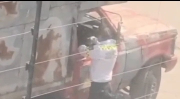 Separan a policía en Naucalpan tras ser captado recibiendo dinero