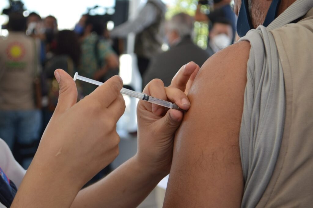 Siete de cada 10 pesos destinados a vacunas se perdieron con Morena: PAN