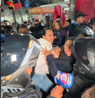 Agreden a Alessandra Rojo de la Vega en operativo para reordenar ambulantaje