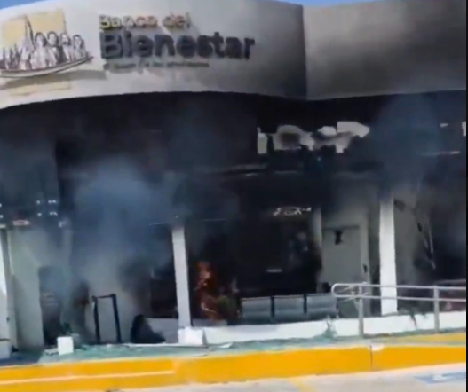 Incendian sucursales del Banco del Bienestar en medio de la violencia tras muerte de “El Mencho”