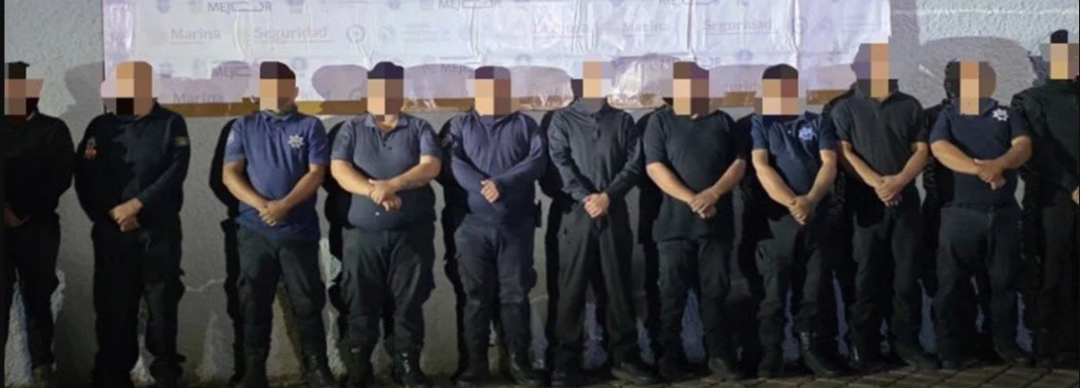 Detienen a 11 policías en Michoacán por realizar bloqueos tras muerte de “El Mencho”