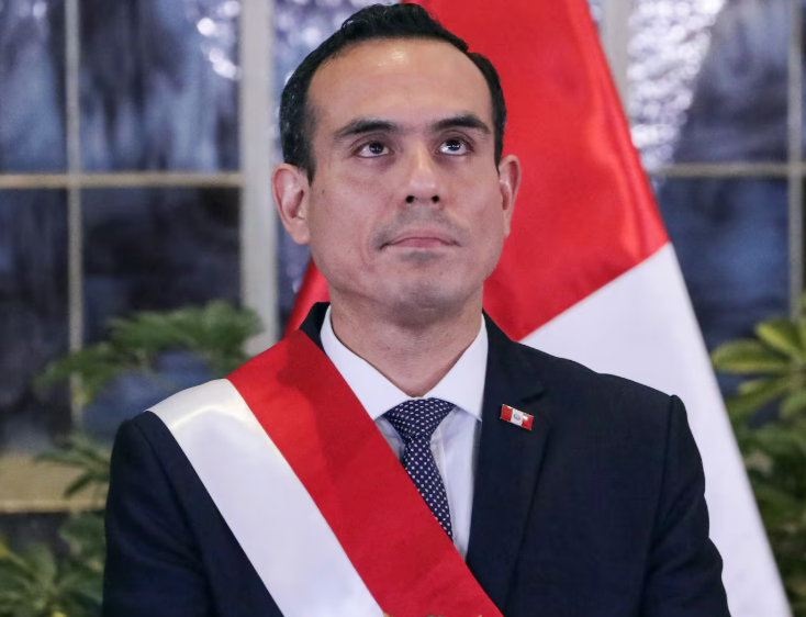 Congreso de Perú destituye a presidente por cuarta ocasión en 10 años