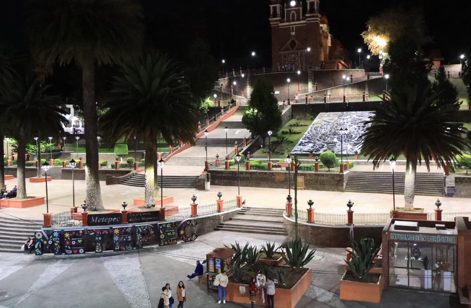 Inaugura Fernando Flores nuevas luminarias en escalinatas del Calvario