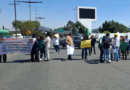 Trabajadores de Salud bloquean calles de Toluca por despidos injustificados