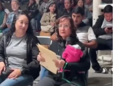 Anuncia su renuncia la exregidora de Ocotlán tras ser captada cargando a un mono araña