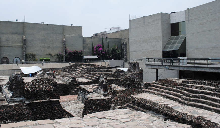 INAH descubre ofrenda colosal en Templo Mayor