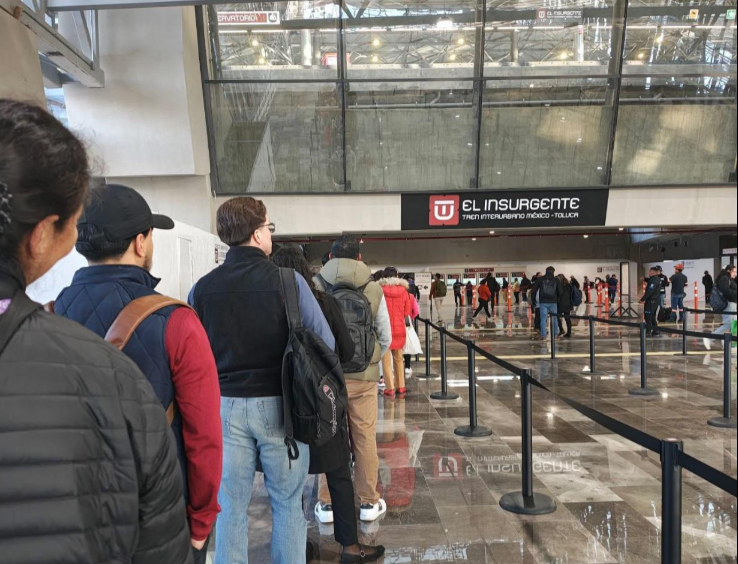 No se devolverá saldo en tarjetas de Tren Insrugente pese a reclamos por cobros de más