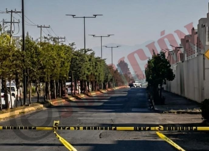 Motociclista derrapa, choca contra árbol y muere en la Toluca-Temoaya 