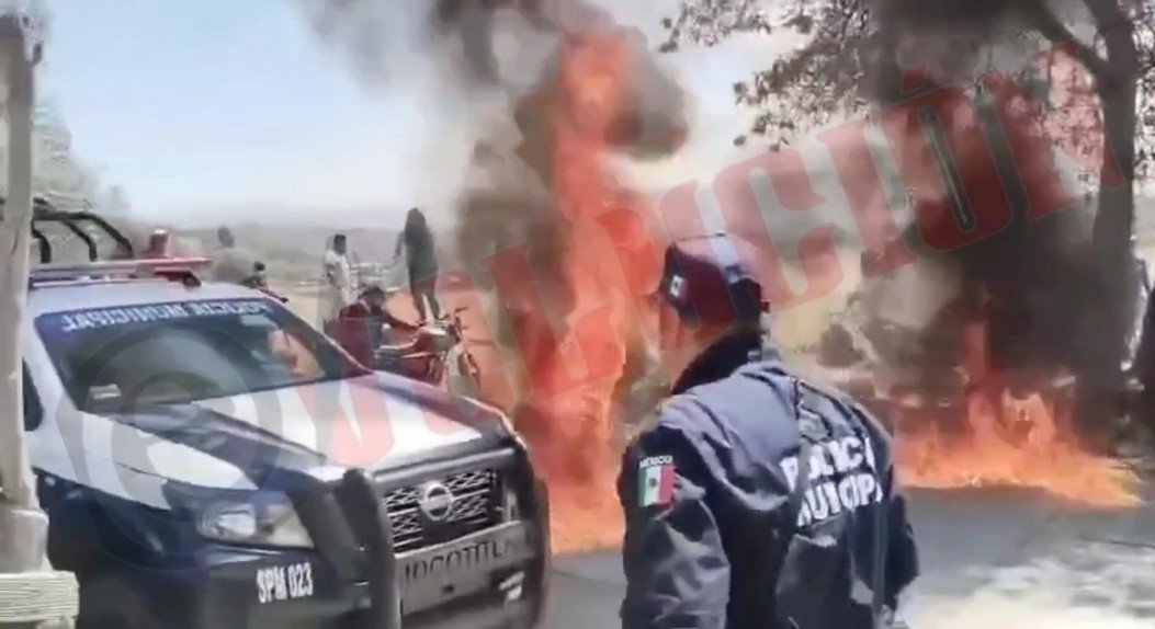 En Jocotitlán vecinos aplican la “ley del barrio” contra 3 presuntos asaltantes a casa habitación