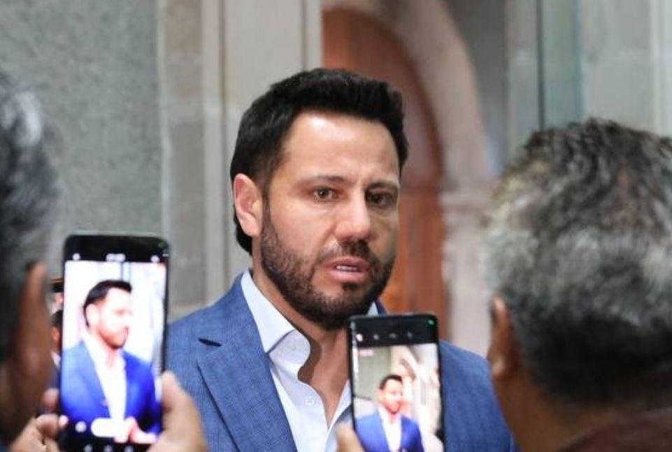 Anuar Azar no cierra la puerta a posibles alianzas rumbo al 2027