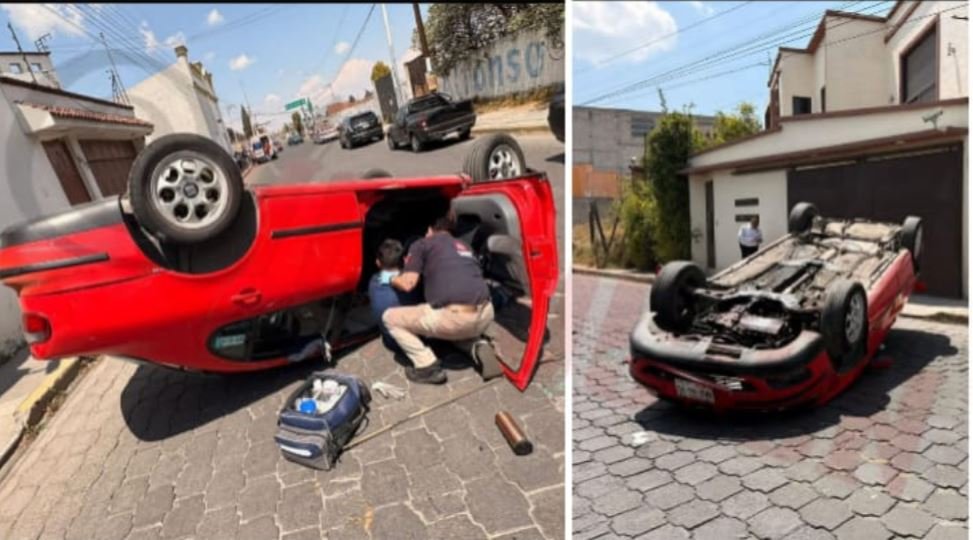 Distracción al volante ocasiona aparatoso accidente en Metepec dejando dos heridos