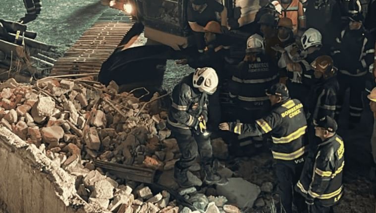 Recuperan el tercer cuerpo de trabajador tras derrumbe de edificio en CDMX