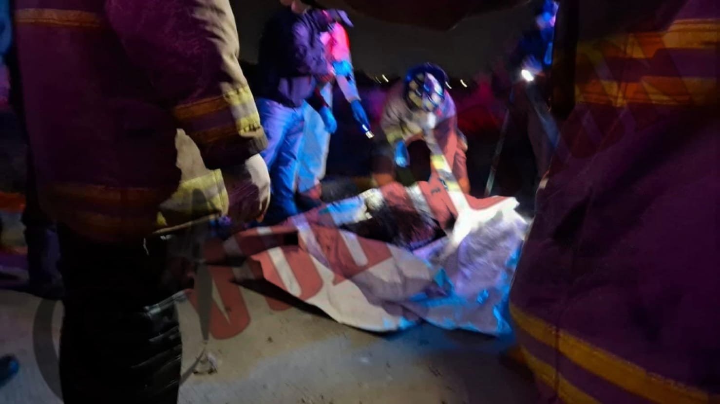 Hallan sin vida a hombre en canal de aguas residuales en Metepec