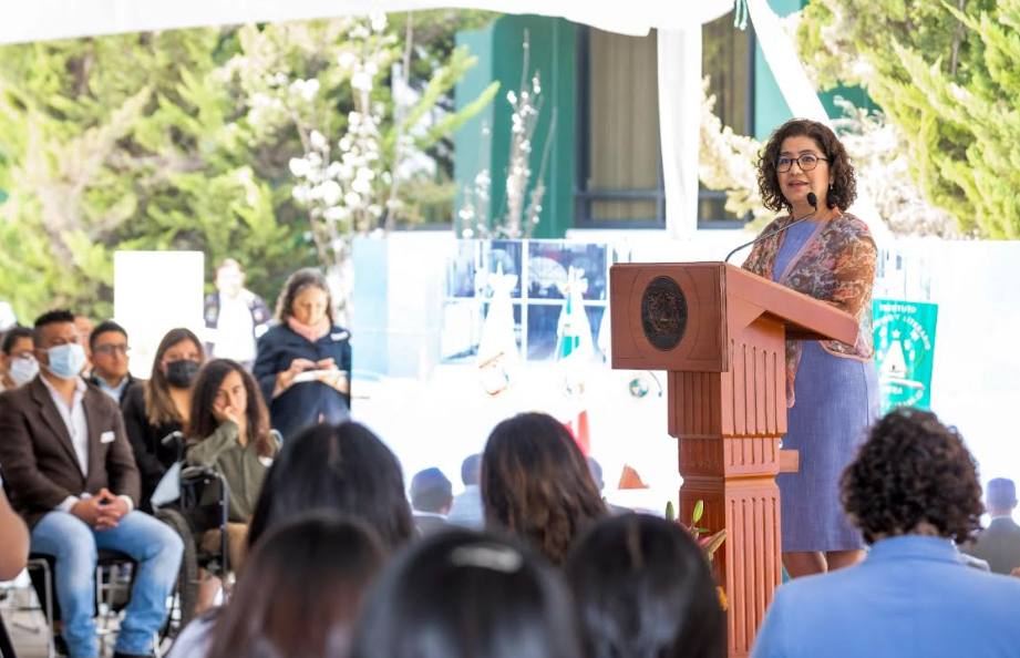 Paty Zarza inicia informes regionales en Axapusco 