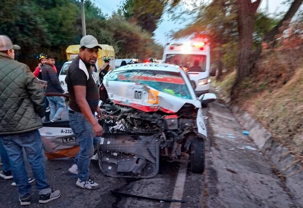 Un muerto y siete heridos tras trágico accidente en carretera hacia Joquicingo