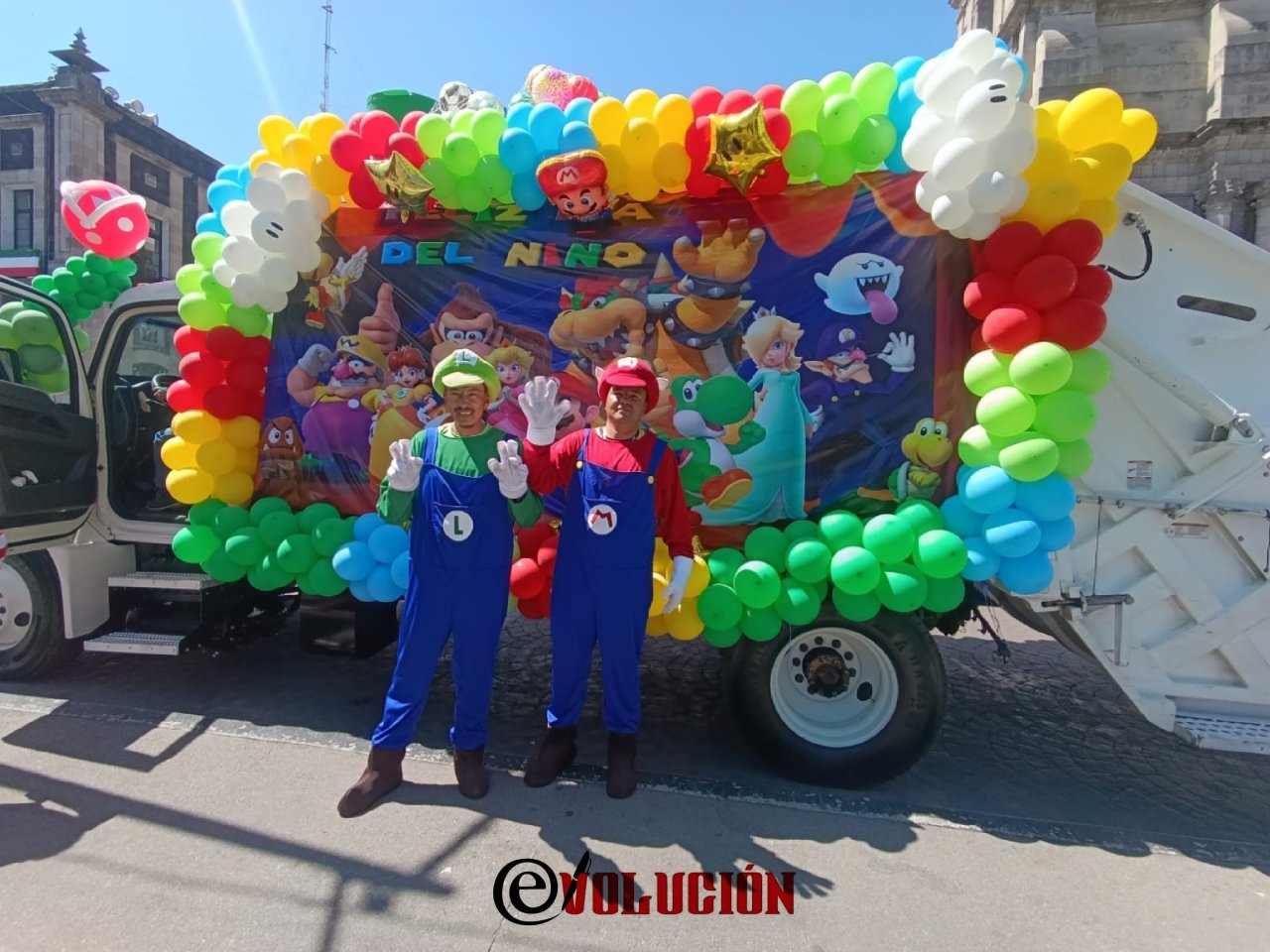 Camiones de basura de Toluca se visten de colores para celebrar el Día del Niño