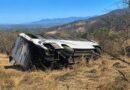 Autobús que se dirigía a un balneario volcó dejando 7 muertos en Nayarit 