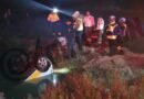 Tres adultos y una menor muerta tras volcar taxi en un canal en Atlacomulco