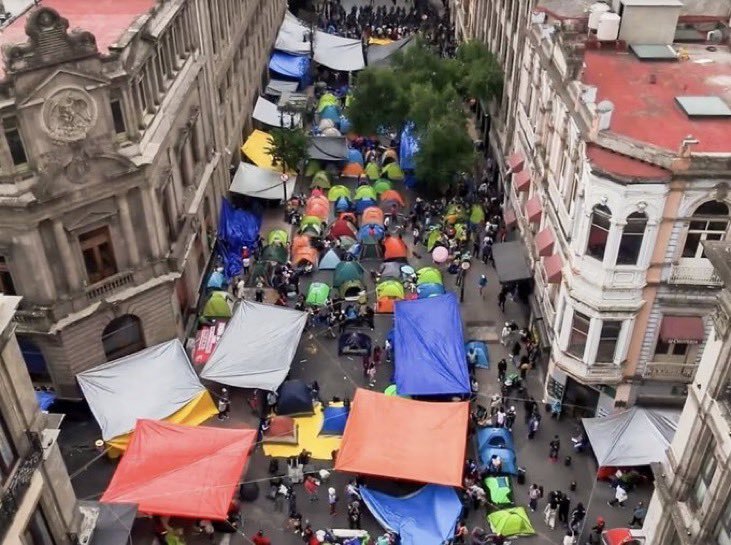 Muere maestro en plantón de la CNTE ubicado a unas calles del Zócalo