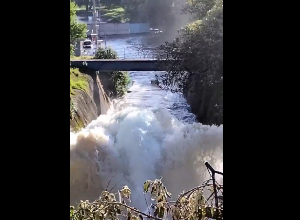 Mega fuga en Xochimilco causa afectaciones en sembradíos y viviendas