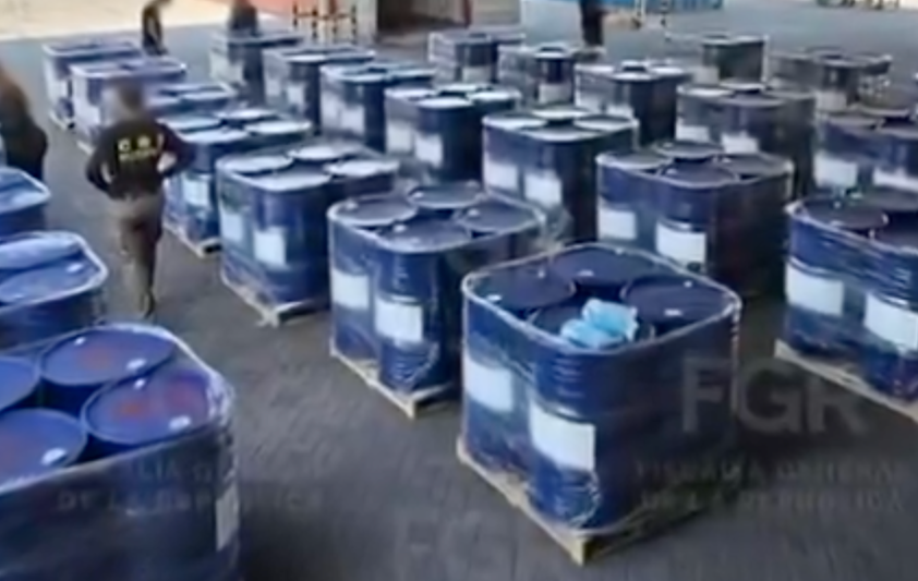Decomisan más de 54 mil litros de sustancias químicas ilícitas en aduana de Manzanillo