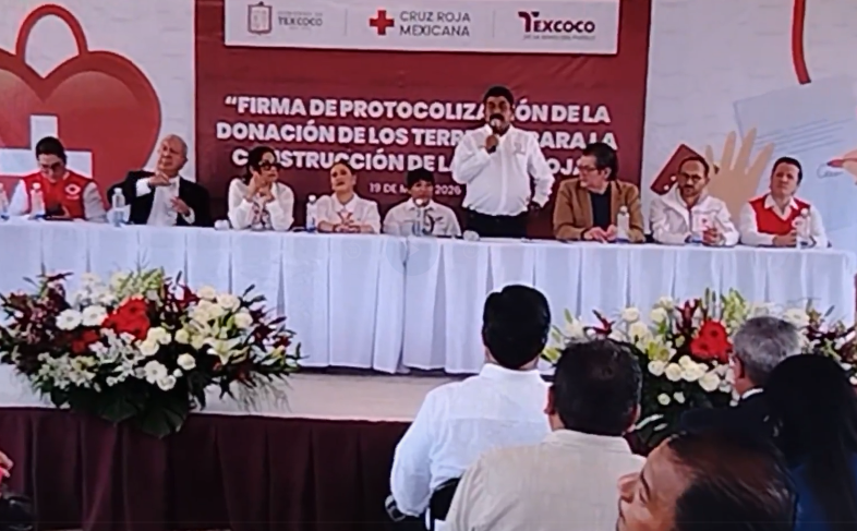Alcalde de Texcoco hace broma de quedarse con terrenos en evento de Cruz Roja