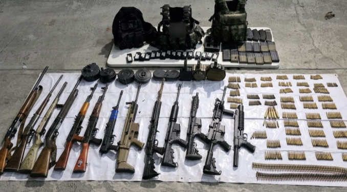 Agreden a policías y militares con drones en Sinaloa mientras aseguraban armamento