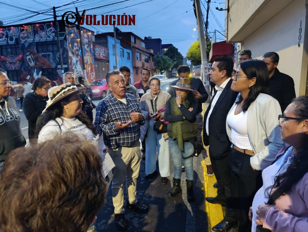 Inmediaciones del Nemesio Diez se llena de fichas de búsqueda de desaparecidos previo a México-Serbia