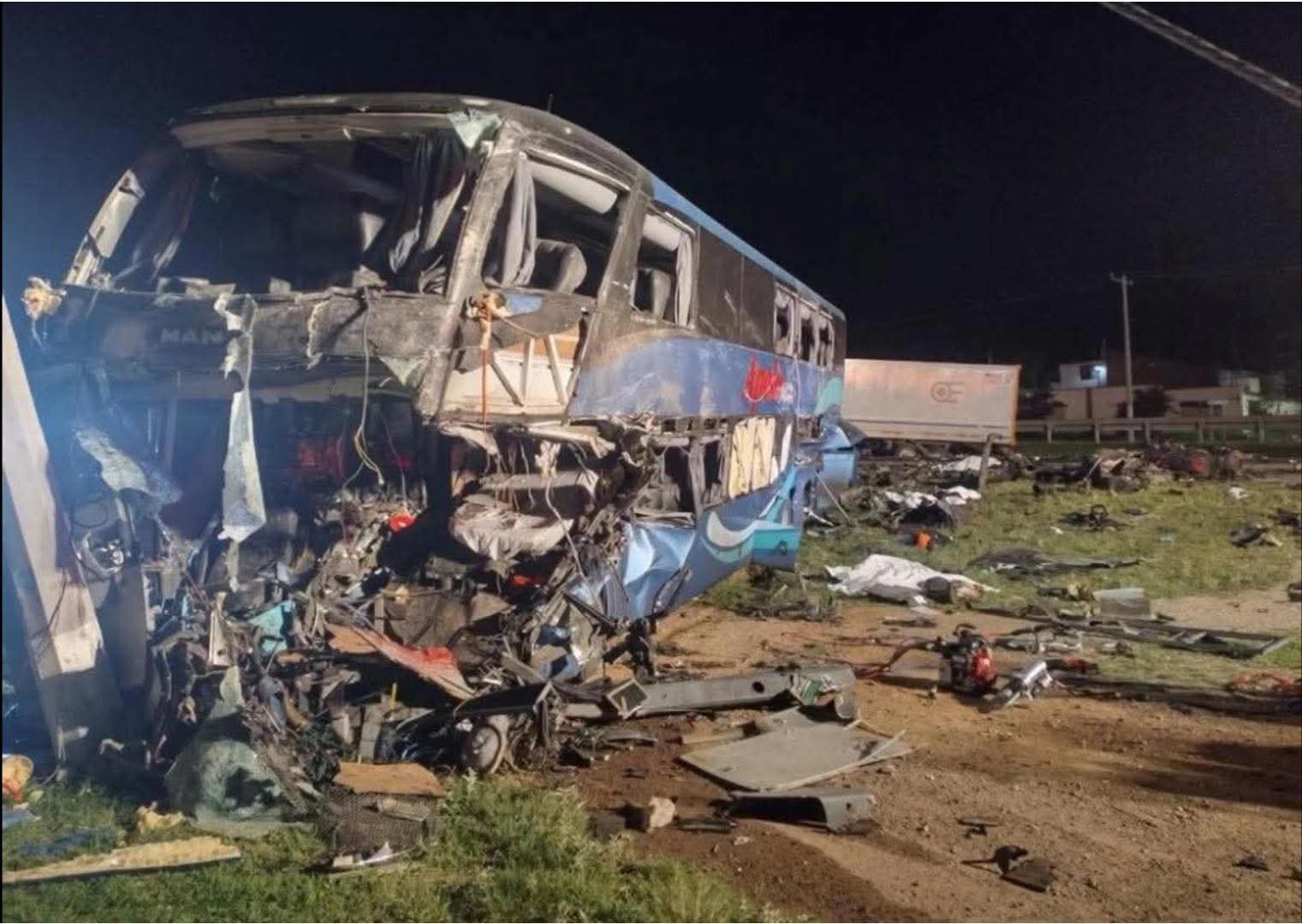 Buscan a familiares de menor de Toluca que sobrevivió a choque en Guanajuato