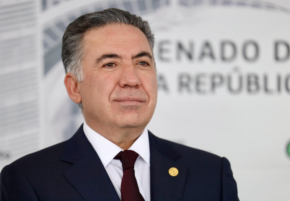 Enrique Inzunza manifiesta permanencia en el Senado hasta 2030