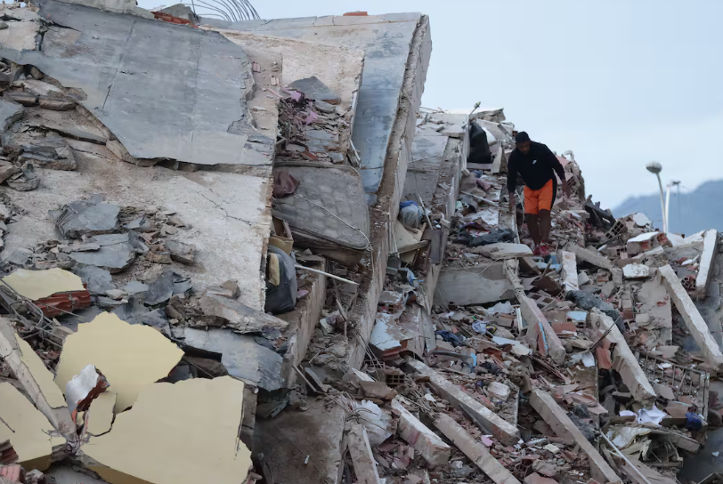Se eleva a mil 450 la cifra de muertos por terremoto en Venezuela