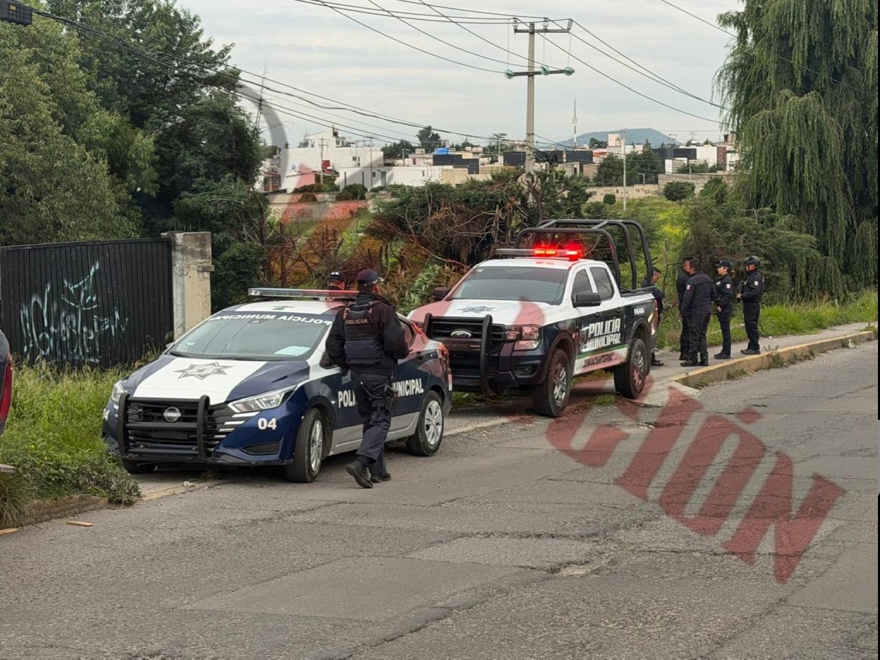 Hallan cuerpo de un hombre en canal de aguas negras en Zinacantepec 