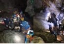 Rescatan a tres integrantes de una familia atrapada en cueva de Cuetzalan; uno sin vida