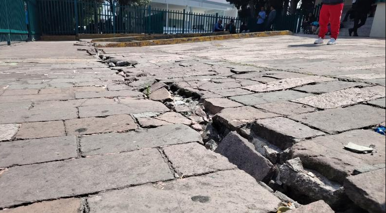Aparición de grietas en Toluca urge a revisar apertura de pozos de agua