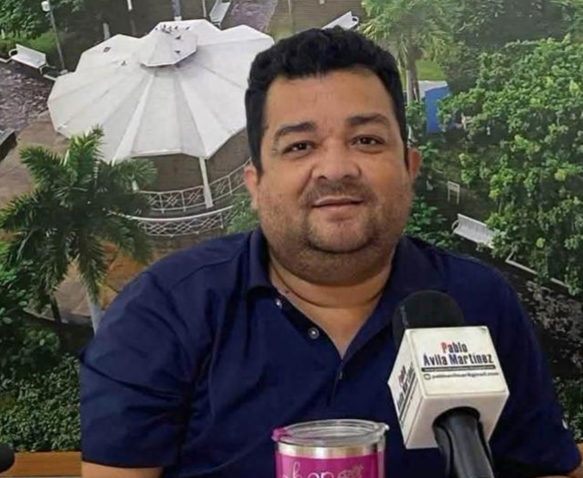 Periodista de Colima es agredido con palo y arma de fuego cuando salía de su casa
