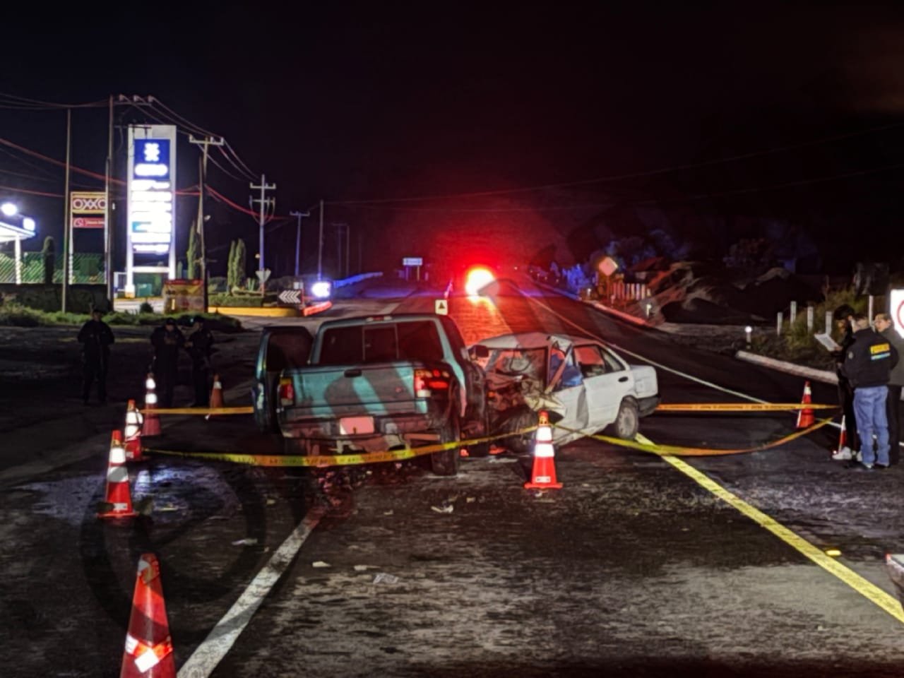 Fallecen pareja y su hijo tras choque frontal en Zinacantepec