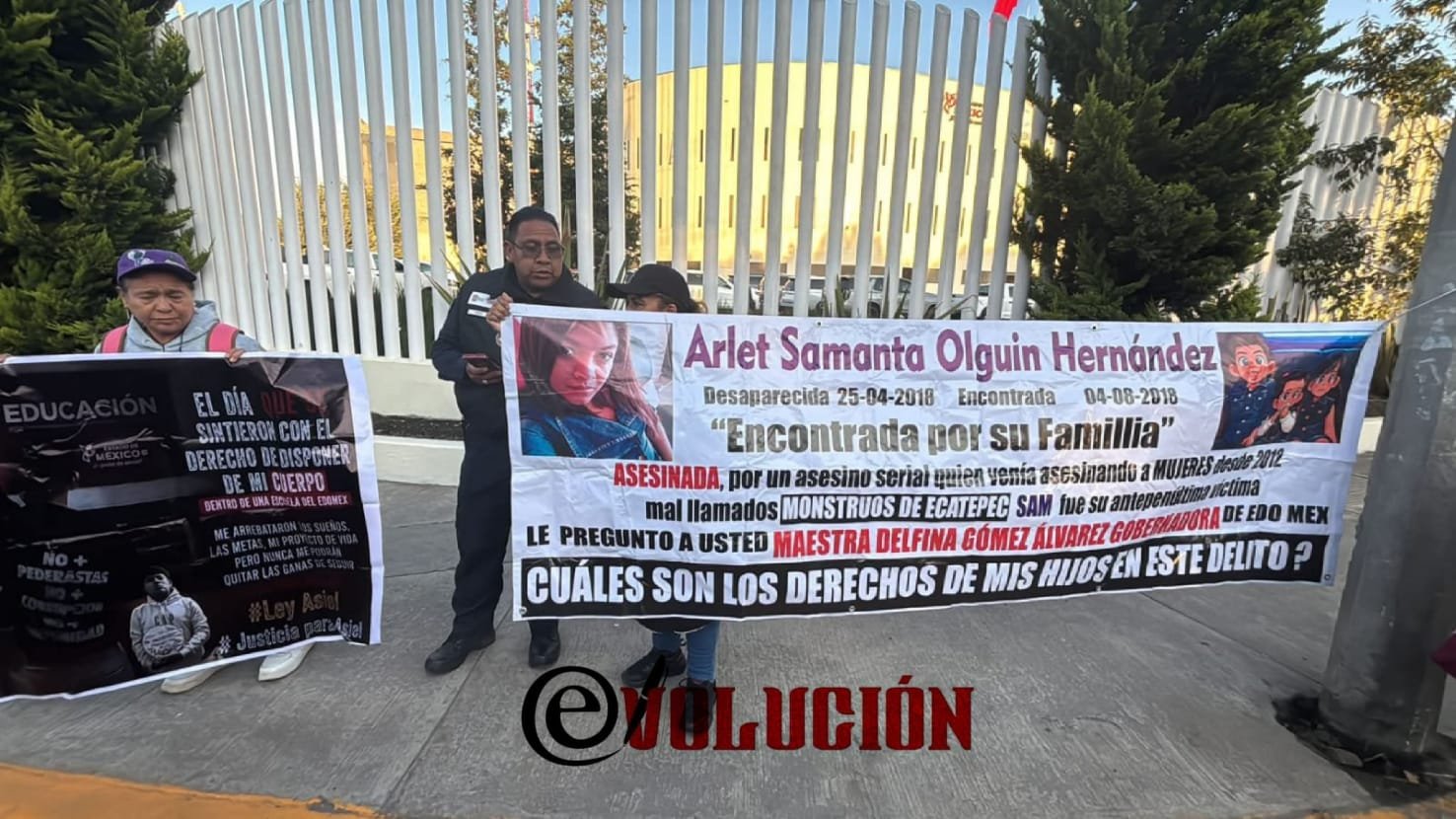 Activistas protestan ante Sheinbaum en Toluca para exigir reparación del daño a víctimas de feminicidio y violación