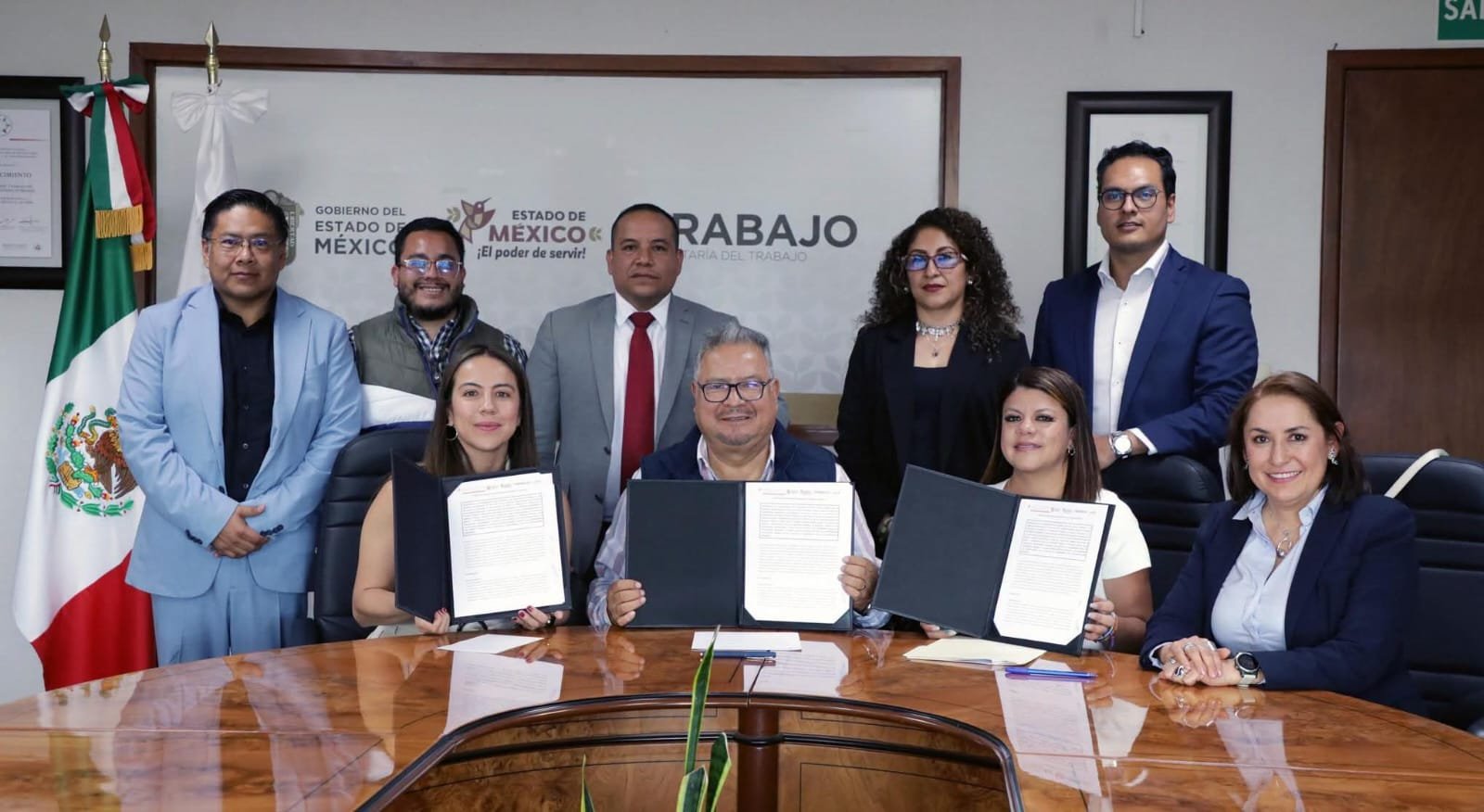 Norberto Morales firma acuerdo laboral clave en Edomex