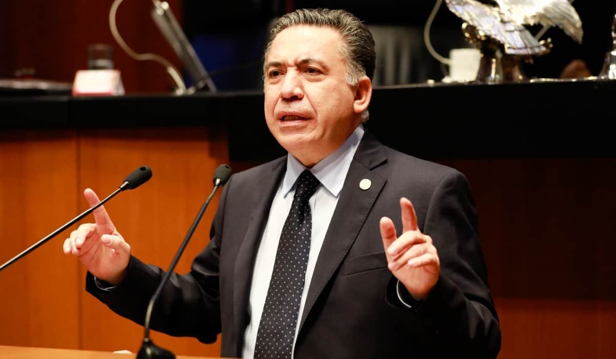 Enrique Inzunza anuncia su regreso al Senado tras 113 días de ausencia