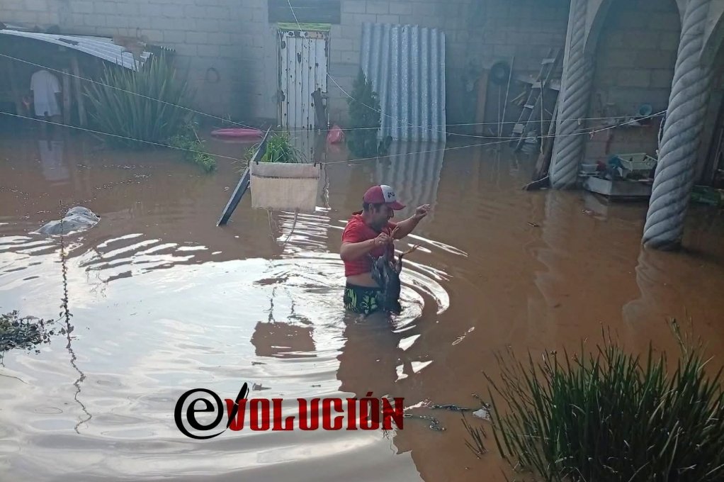 Habitantes de Santiago Tianguistenco piden ayuda de autoridades ante desbordamiento de río