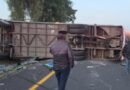 Un muerto y varios heridos deja volcadura de un autobús en la México-Pachuca