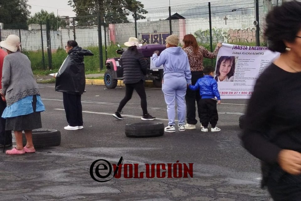 Familiares de Diana Rivera bloquean calles de Toluca para exigir su pronta localización